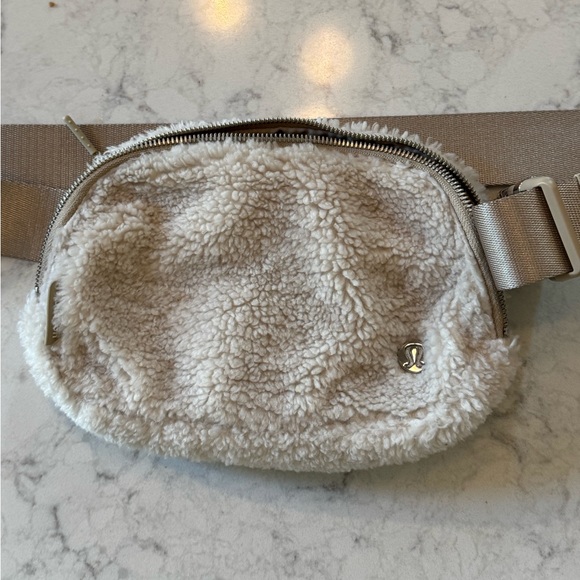 lululemon Cream Fleece Sherpa Belt Bag - Picture 3 of 7